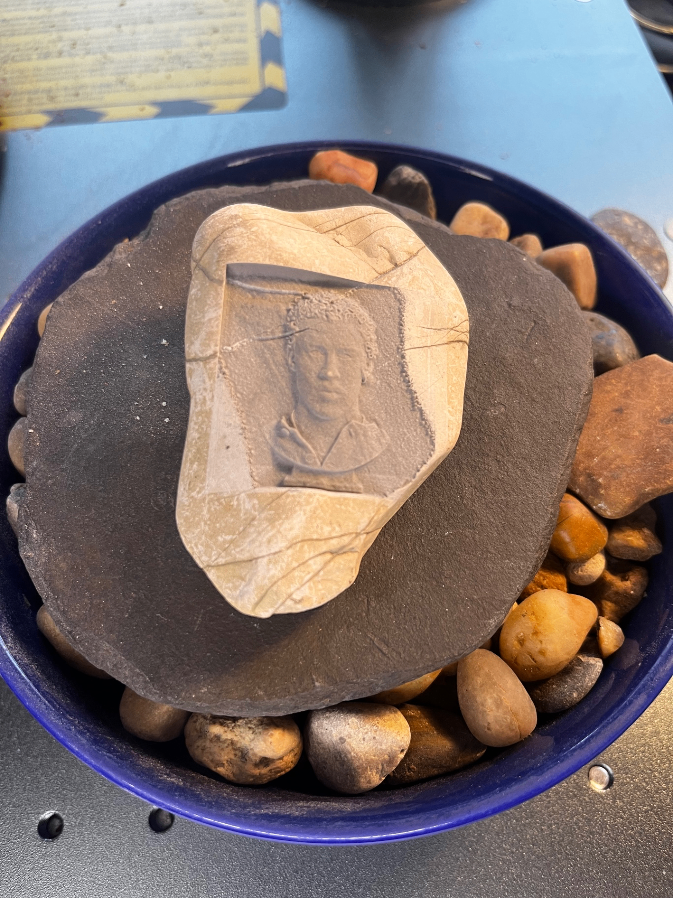 Couple portrait engraved on a pale irregular natural stone